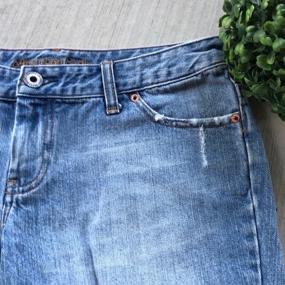 American Eagle Jean Shorts Fray/ Distressed - Picture 4 of 6